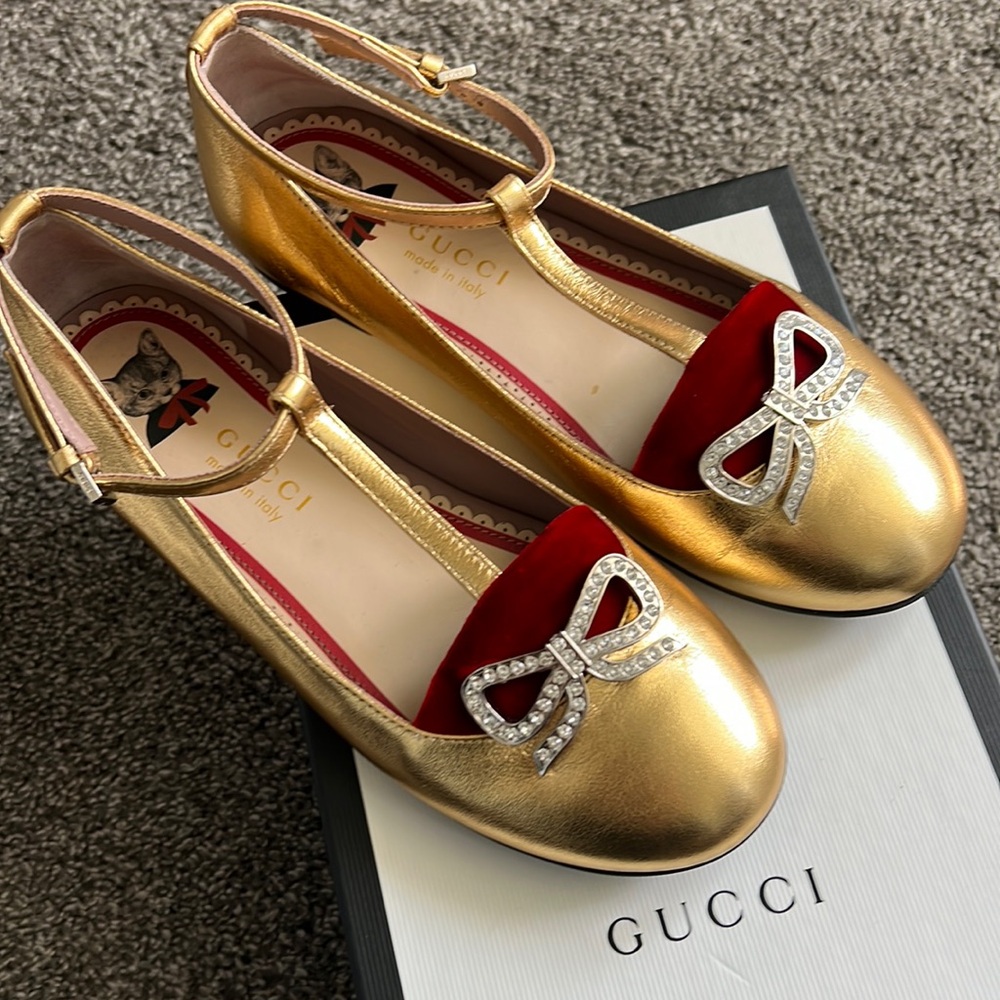 Authentic Gucci girls gold dress shoes with diamond bow US 2.5 EU 33 *Like New*